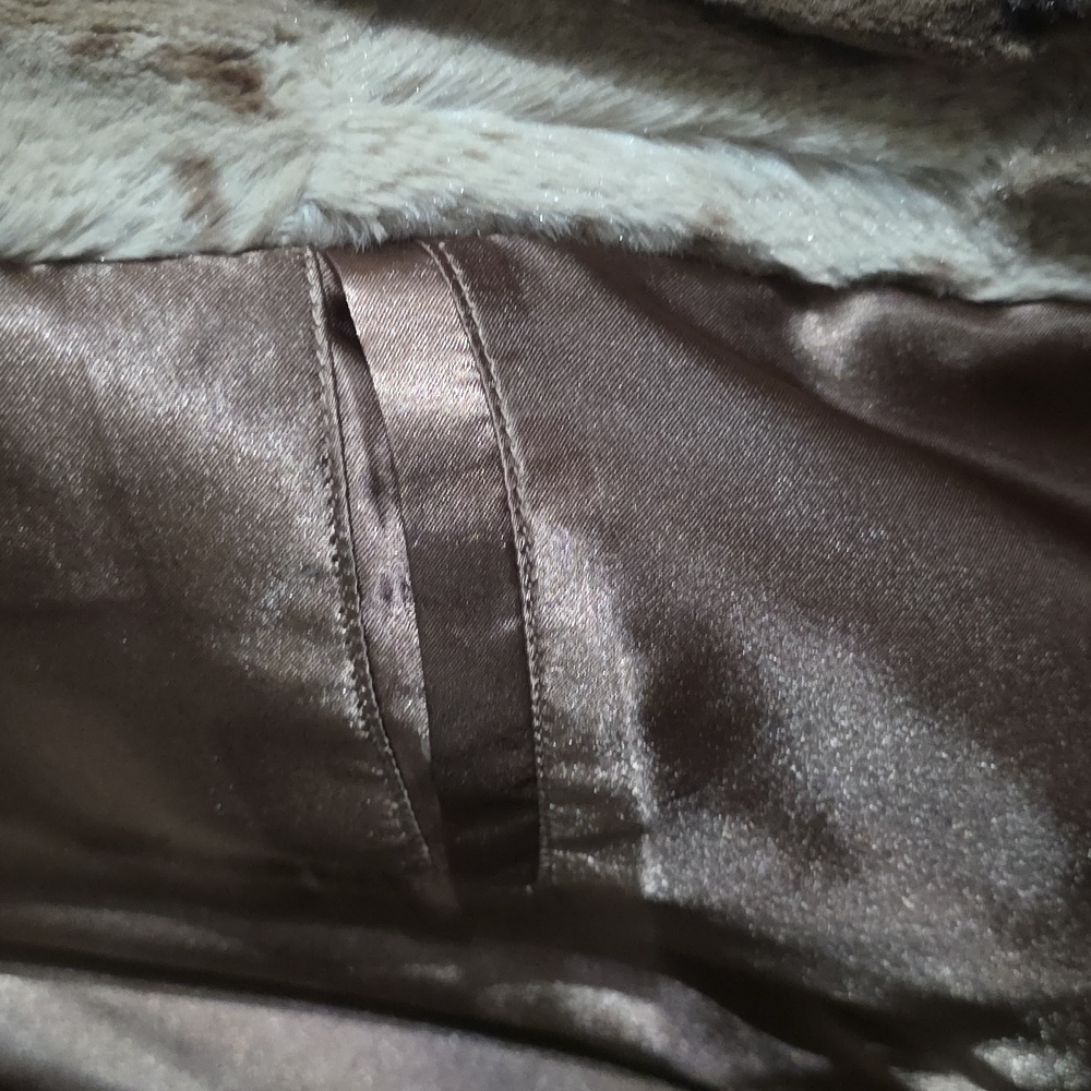 Dennis Basso Luxurious Brown and Cream Teddy Jacket - Picture 6 of 7